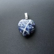 Szodalit szív medál