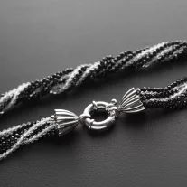 Nyolc soros fűzött Hegyikristály - Spinell Nyakék 