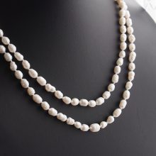 Hosszú tenyésztett  gyöngysor - Fehér  - 115 cm