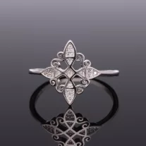 Kelta mintás ezüst gyűrű cirkónia kövekkel