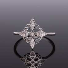 Kelta mintás ezüst gyűrű cirkónia kövekkel