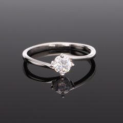   Cirkónia köves szoliter Ezüst Gyyűrű asszimetrikus sínnel