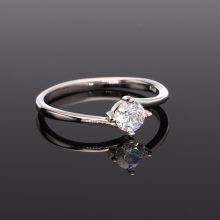 Cirkónia köves szoliter Ezüst Gyyűrű asszimetrikus sínnel