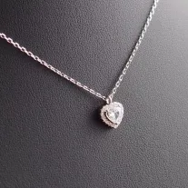 Körbe köves szív medál ezüst nyakláncon, romantikus ezüst kolié fehér kővekkel, elegáns női ékszer mindennapi és alkalmi viseletre