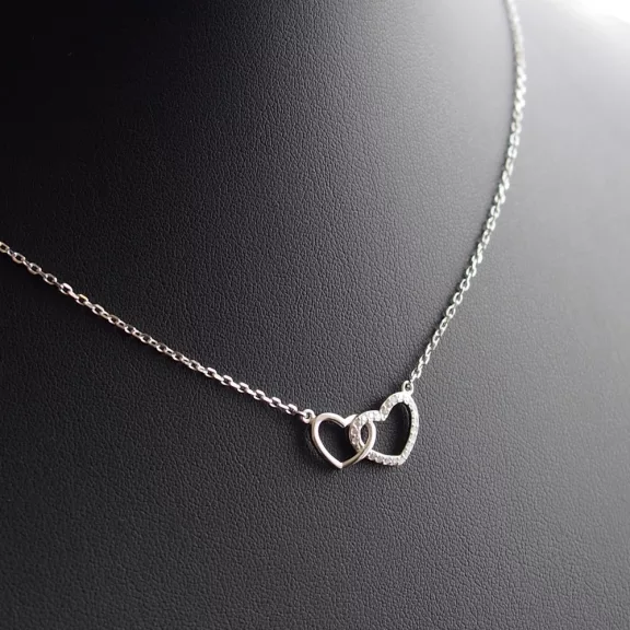 Ezüst szívben szív medál nyakláncon