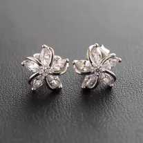 Navett hullám cirkónia köves ezüst fülbevaló