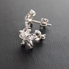 Navett hullám cirkónia köves ezüst fülbevaló