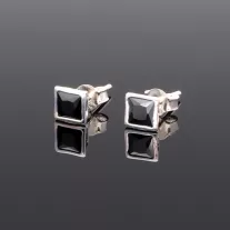 Fekete négyzet butonos cirónia fübevaló - 5x5 mm