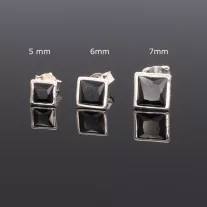 Fekete négyzet butonos cirónia fübevaló - 6x6 mm