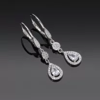 Patentzáras-lógós csepp cirkónia fülbevaló