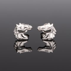 Lófej Ezüst fülbevaló fehér szemmel