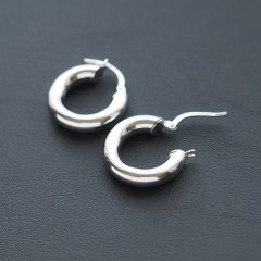 Kis méretű vastag sorompózáras fülbevaló