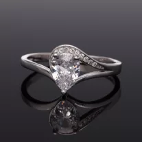 Cirkónia köves gyűrű navett