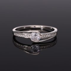 Cirkónia köves gyűrű navett