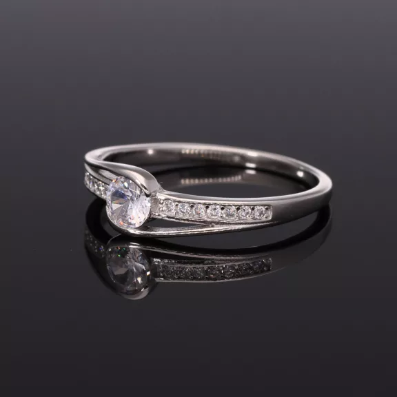 Cirkónia köves gyűrű navett