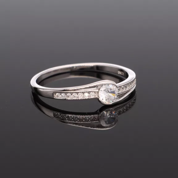 Cirkónia köves gyűrű navett