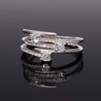 Cirkónia köves gyűrű navett