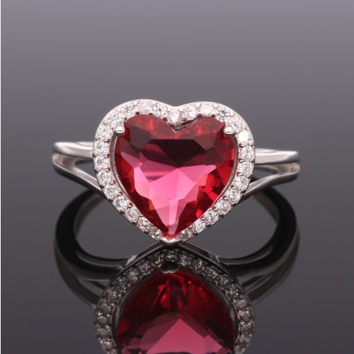 Nagyméretű piros szív alakú kővel és apró cirkóniákkal díszített 925 ezüst gyűrű