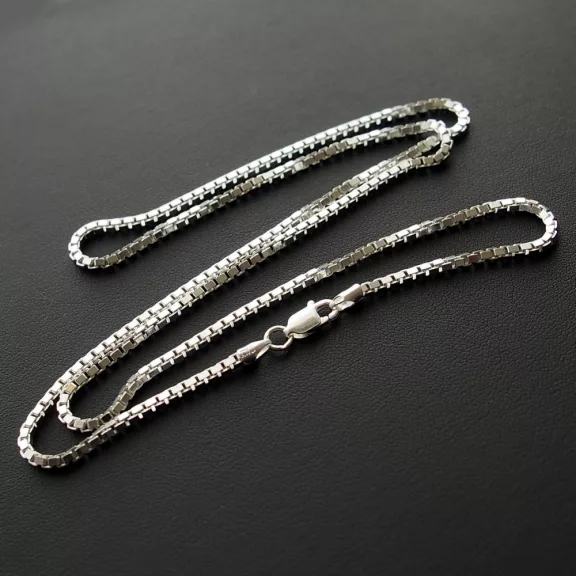 "Medium" Ezüst Kockalánc - 2 mm vastag, tömör