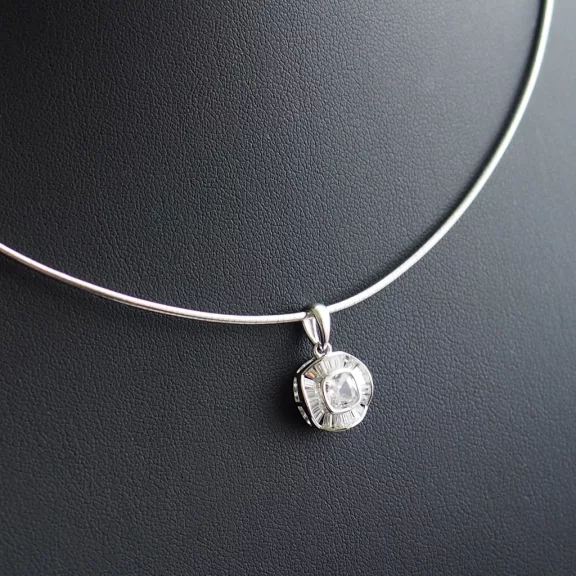 Napsugár medál félmerev Ezüst láncon