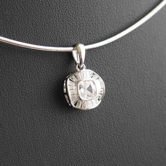Napsugár medál félmerev Ezüst láncon