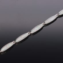 Hosszúkás ovál szemes Fehér Opál ezüst karkötő 