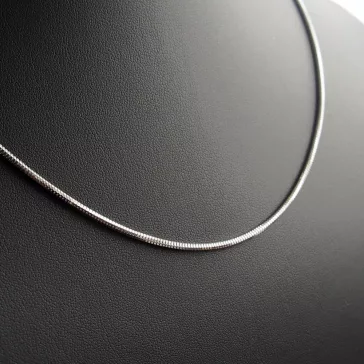 Rugalmas, ródiumozott 925 ezüst kígyólánc 1,6 mm vastagságban, különböző méretekben