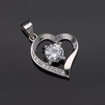 Szív medál cirkónia kövekkel