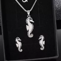 Ezüst Csikóhal Garnitúra Nyaklánccal