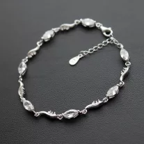 Fehér navett köves ezüst karkötő 