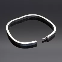 Kerekített négyzetes ezüst karperec