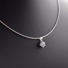 Félmerev ezüst nyakék karmos foglaltú Cirkónia medállal