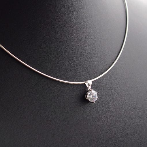 Félmerev ezüst nyakék karmos foglaltú Cirkónia medállal