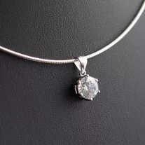   Félmerev ezüst nyakék karmos foglaltú Cirkónia medállal