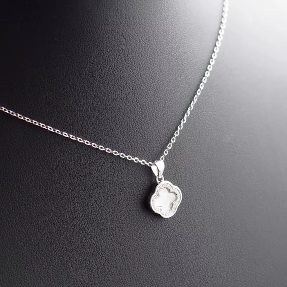 Clifford gyöngyház-cirkónia medál vékony anker láncon