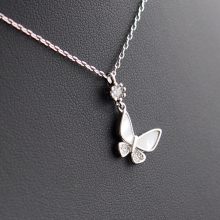 Pillangó gyöngyház medál vékony anker láncon