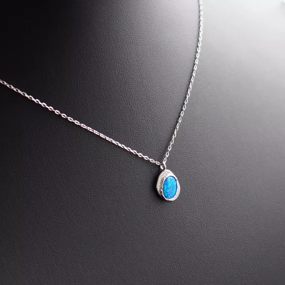 Aszimmetrikus Opál medál vékony anker láncon-kék