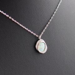 Aszimmetrikus Opál medál vékony anker láncon-fehér