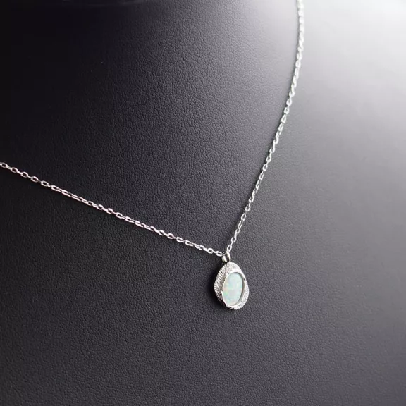 Aszimmetrikus Opál medál vékony anker láncon-fehér