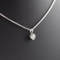 Cirkónia szív medál csillámfényes Barbara nyakláncon