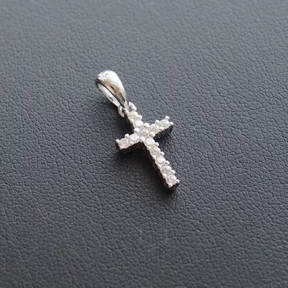 Kicsi kereszt medál cirkónia kövekkel
