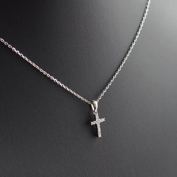 Kicsi kereszt medál cirkónia kövekkel