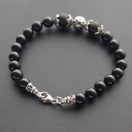 Fényes Ónix karkötő - Díszes ezüst elemekkel