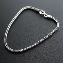 Szögletes Antikolt ezüst karlánc  - 2x2 mm 