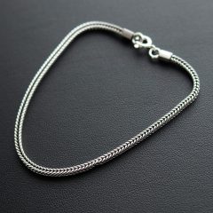 Szögletes Antikolt ezüst karlánc  - 2x2 mm 