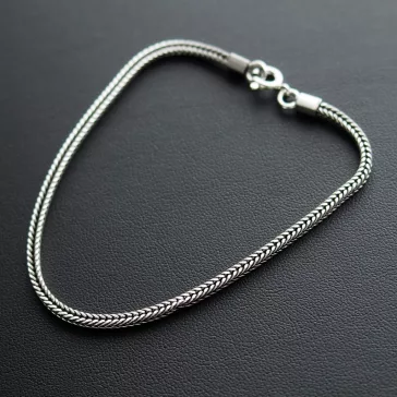 Szögletes Antikolt ezüst karlánc  - 2x2 mm 